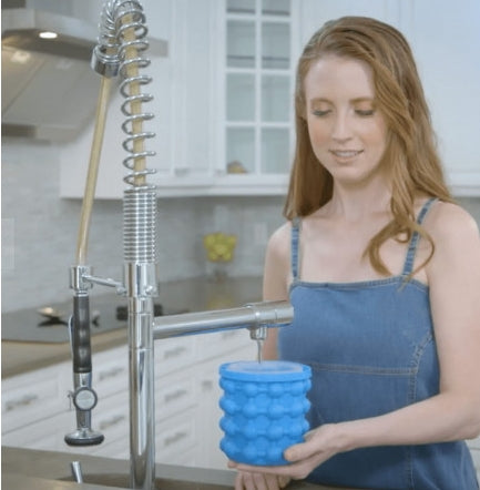 Ice cube maker